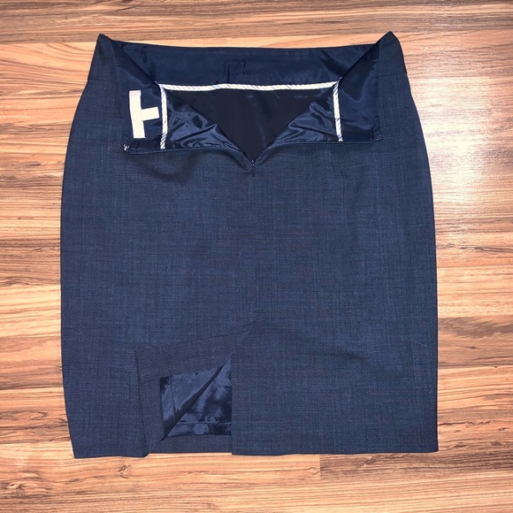 EUC - Banana Republic - Wool Lined Pencil Skirt - Picture 4 of 8